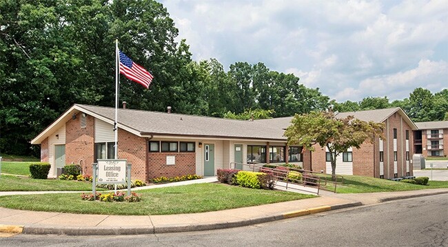 Primary Photo - Oak Park Apartments