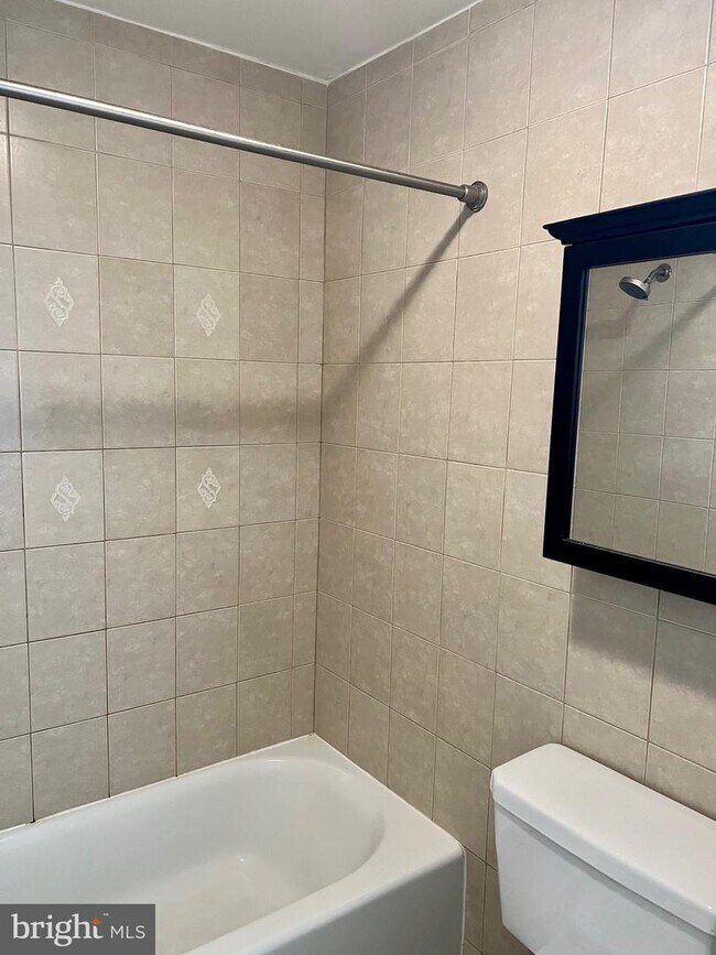 Building Photo - 5705 Chapman Mill Dr