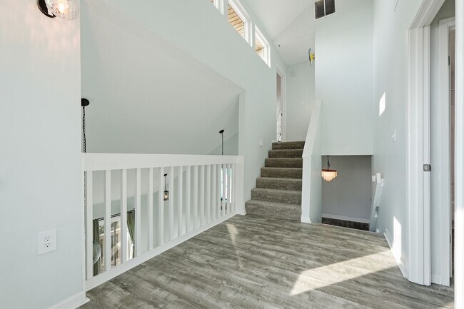 Building Photo - Premier Marina Cove end unit!!   Coastal Lifestyle at its BEST!!