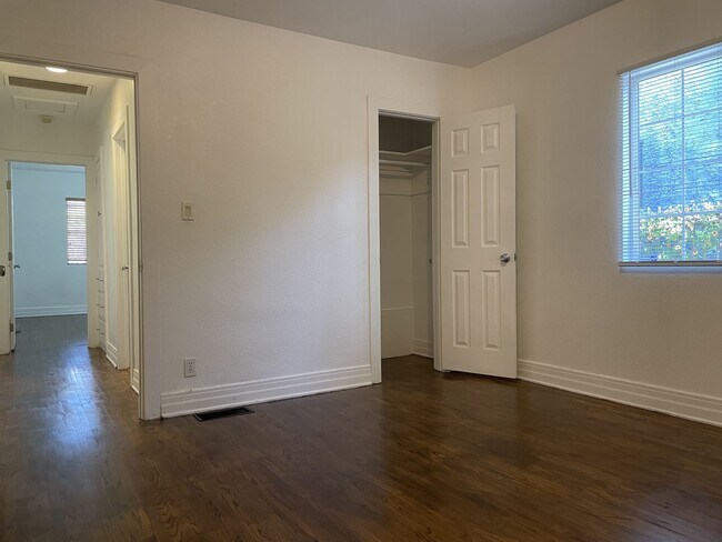 Building Photo - Private Single Family Home in Central Quie...