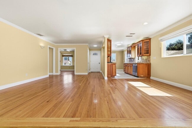 Building Photo - 1677 Sandos St