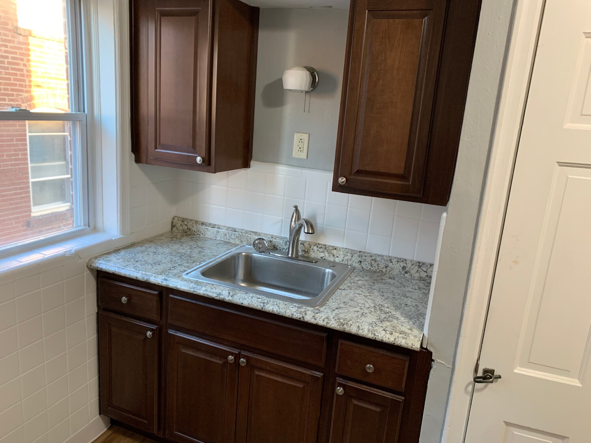 Building Photo - 4960 Kemper Ave