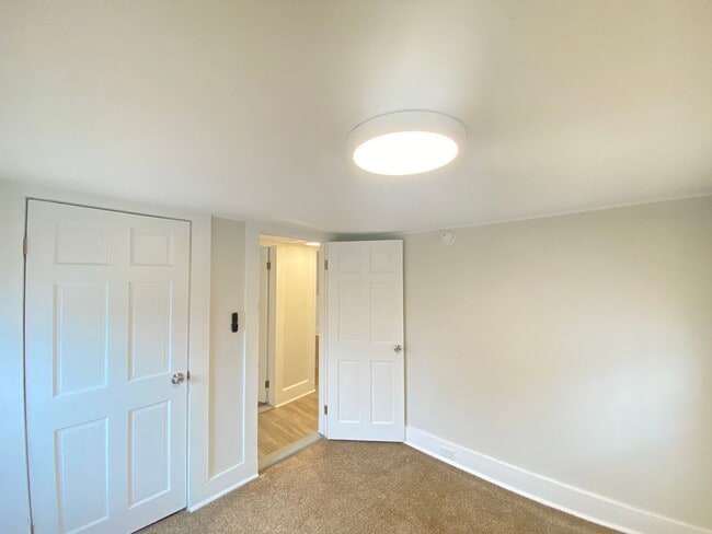 Building Photo - 8 Parkinson Ct