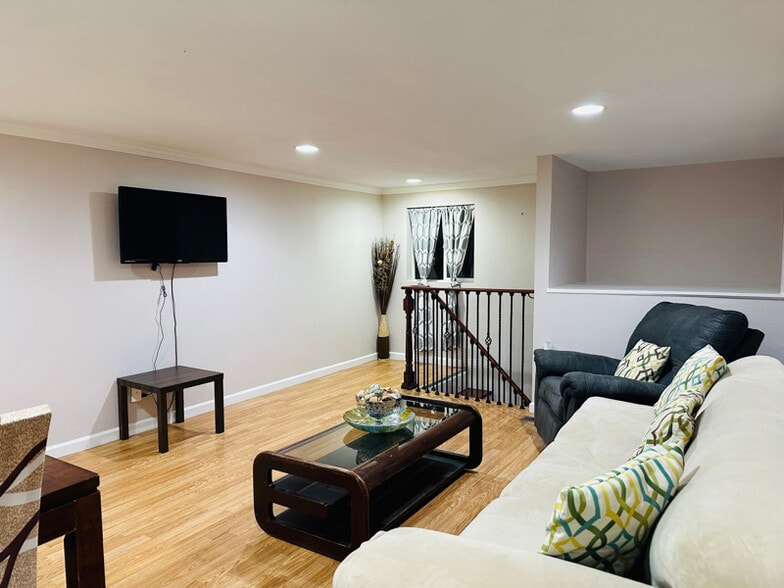 Building Photo - 50 August Ct