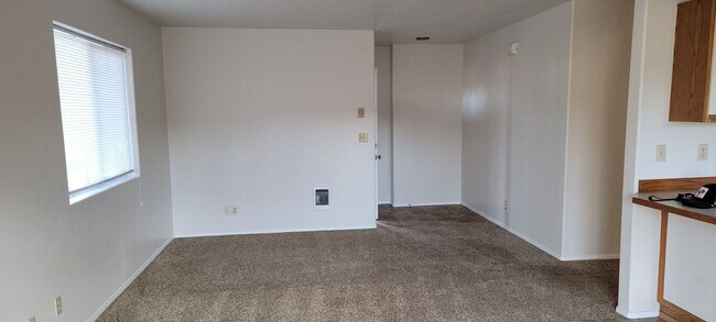 Building Photo - Great Duplex in SW Redmond