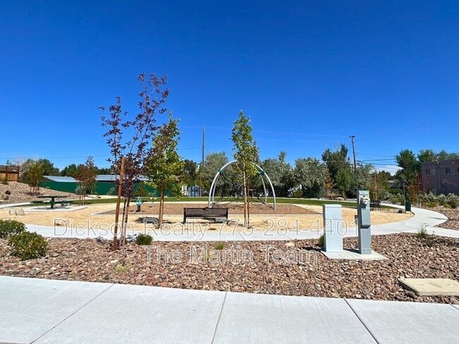 Building Photo - 501 Paradise Vly Rd