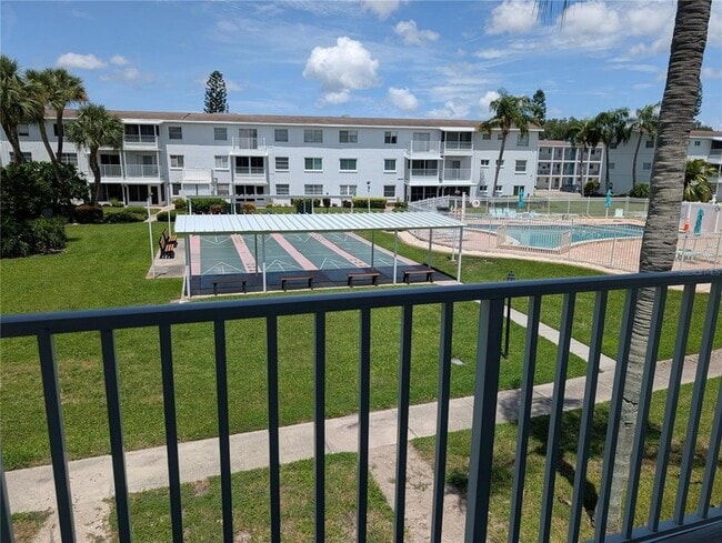 Building Photo - 2321 Sunset Dr