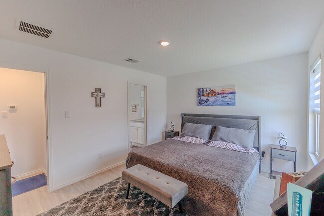 Building Photo - 10502 Torroja Wy