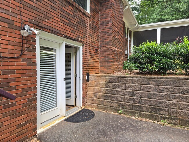 Building Photo - 3339 Sanford Dr