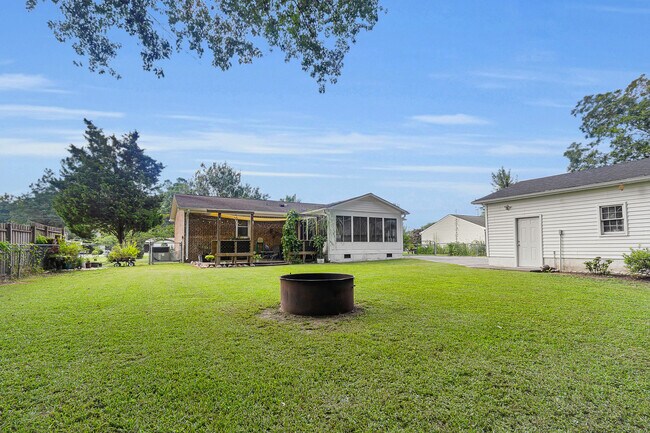 Building Photo - 529 W Grantham Rd