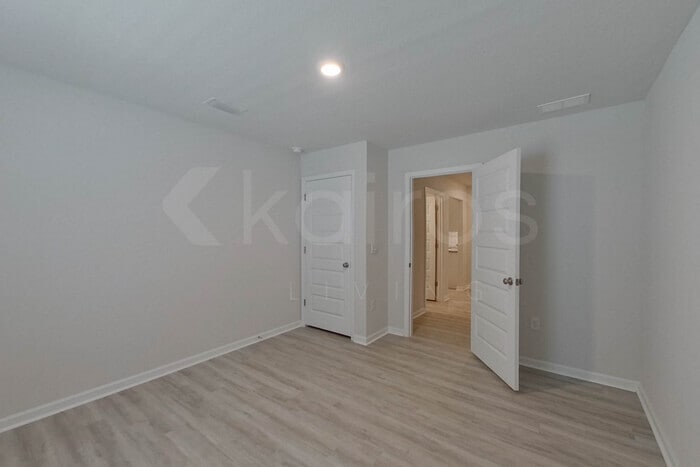 Building Photo - 393 Monarch Ln