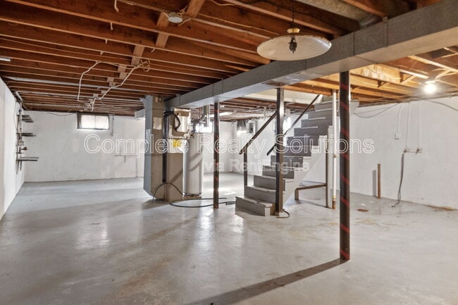 Building Photo - 1324 Columbus Dr