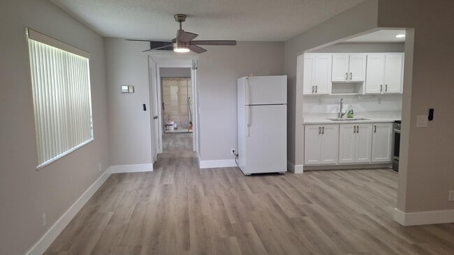 Building Photo - 120 Normandy Ln