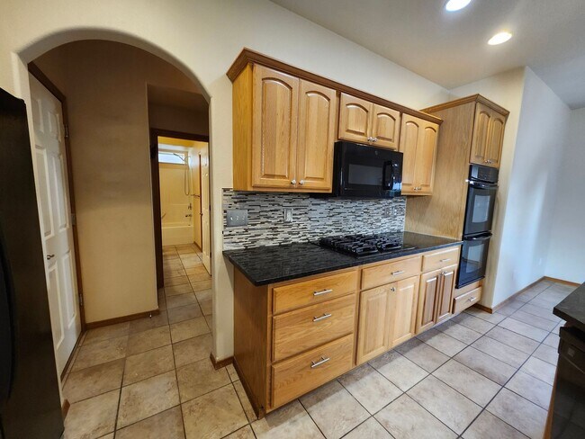Building Photo - Welcome to 163 Keen Road in Richland!