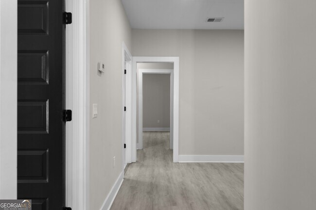 Building Photo - 1331 Diamond Ave SE