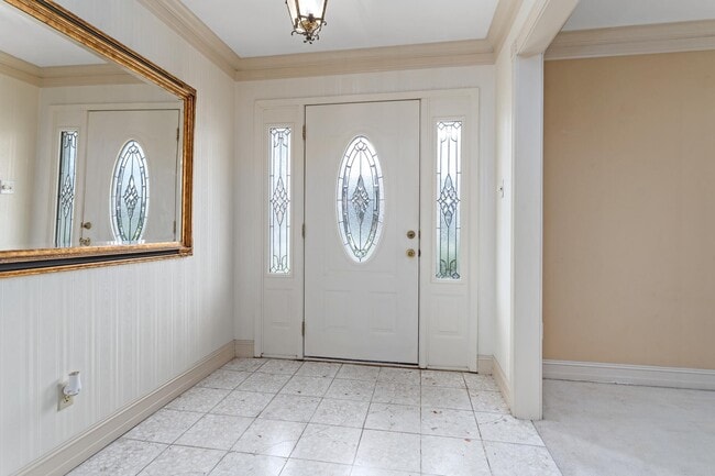 Building Photo - 5960 Townhouse Ln