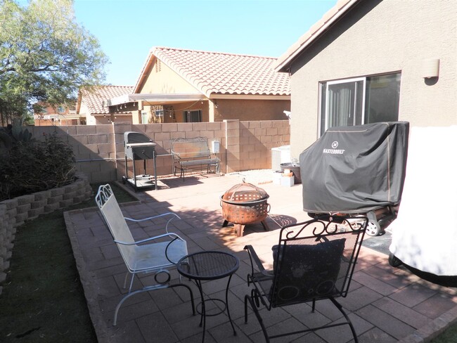 Building Photo - Corona de Tucson 3 Bed 2 Bath Single Story...