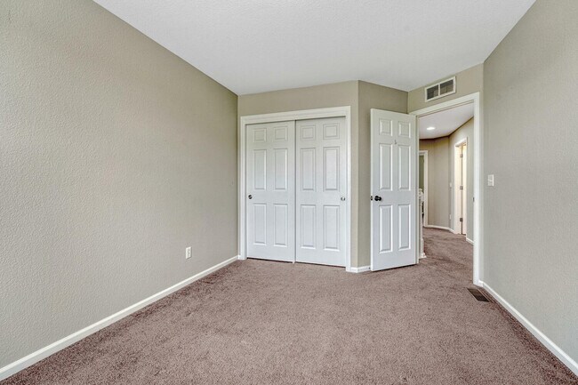 Building Photo - 5643 S Biloxi Way