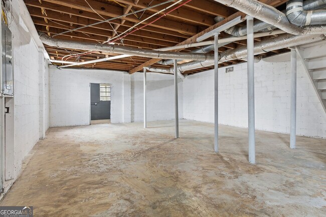 Building Photo - 1848 Winthrop Dr SE