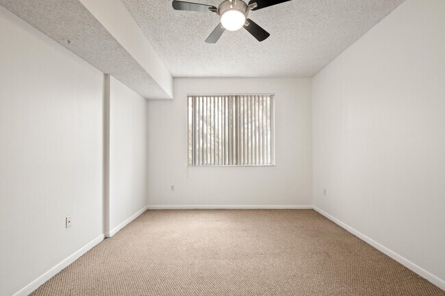 Building Photo - 6960 SW 39th St