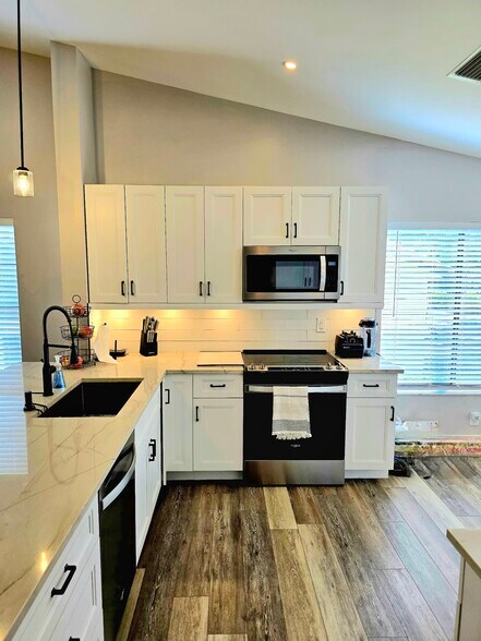 Building Photo - 10367 S Circle Lake Dr