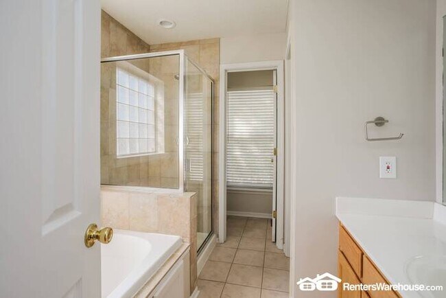 Building Photo - Beautiful 4 bed, 3 bath Home in Kearney! A...