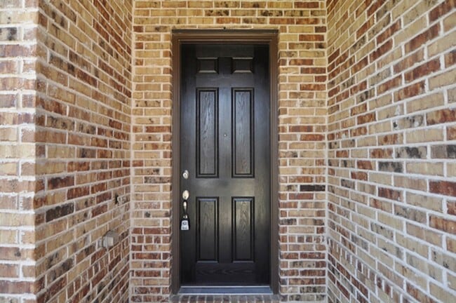 Building Photo - Wonderful 3-2-2 with Study in Northlake, N...