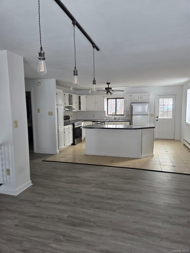 Building Photo - 135 Shawanga Lodge Rd