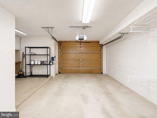 Building Photo - 84 Andover Ct