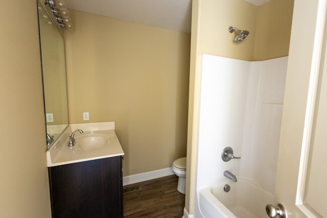 Building Photo - 328 Fairbanks Ave