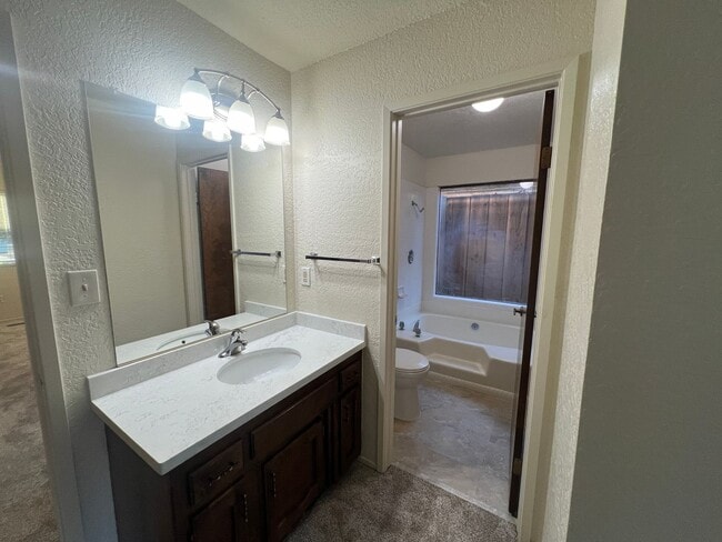 Building Photo - Single story home located in Lakewood Elementary School District!