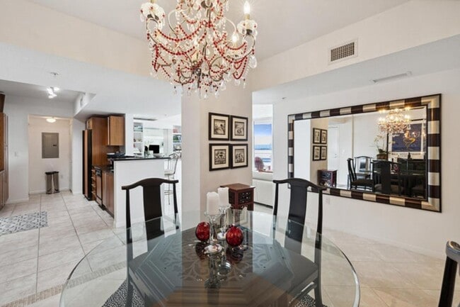 Building Photo - 1551 N Flagler Dr