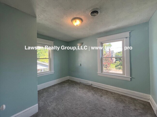 Building Photo - Charming Grandin Court House with Detached Garage and In Law Suite