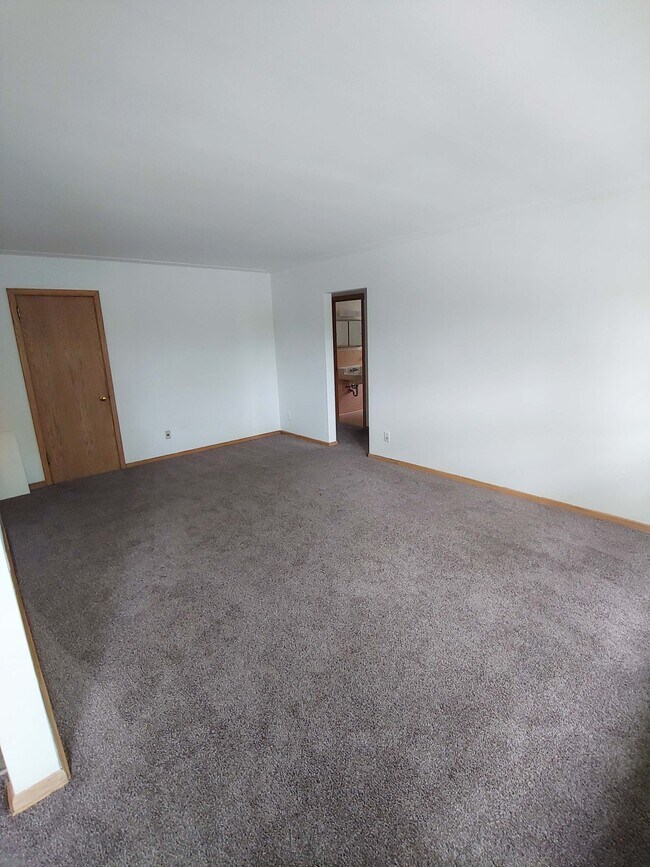 Building Photo - 4600 E 46th St