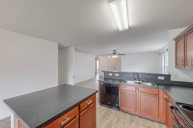 Building Photo - Adorable 3 bedroom 2 bath in Burleson Texas!