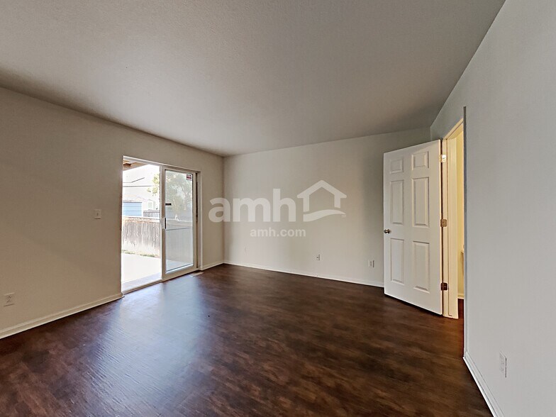 Building Photo - 1183 Sandpiper Ln