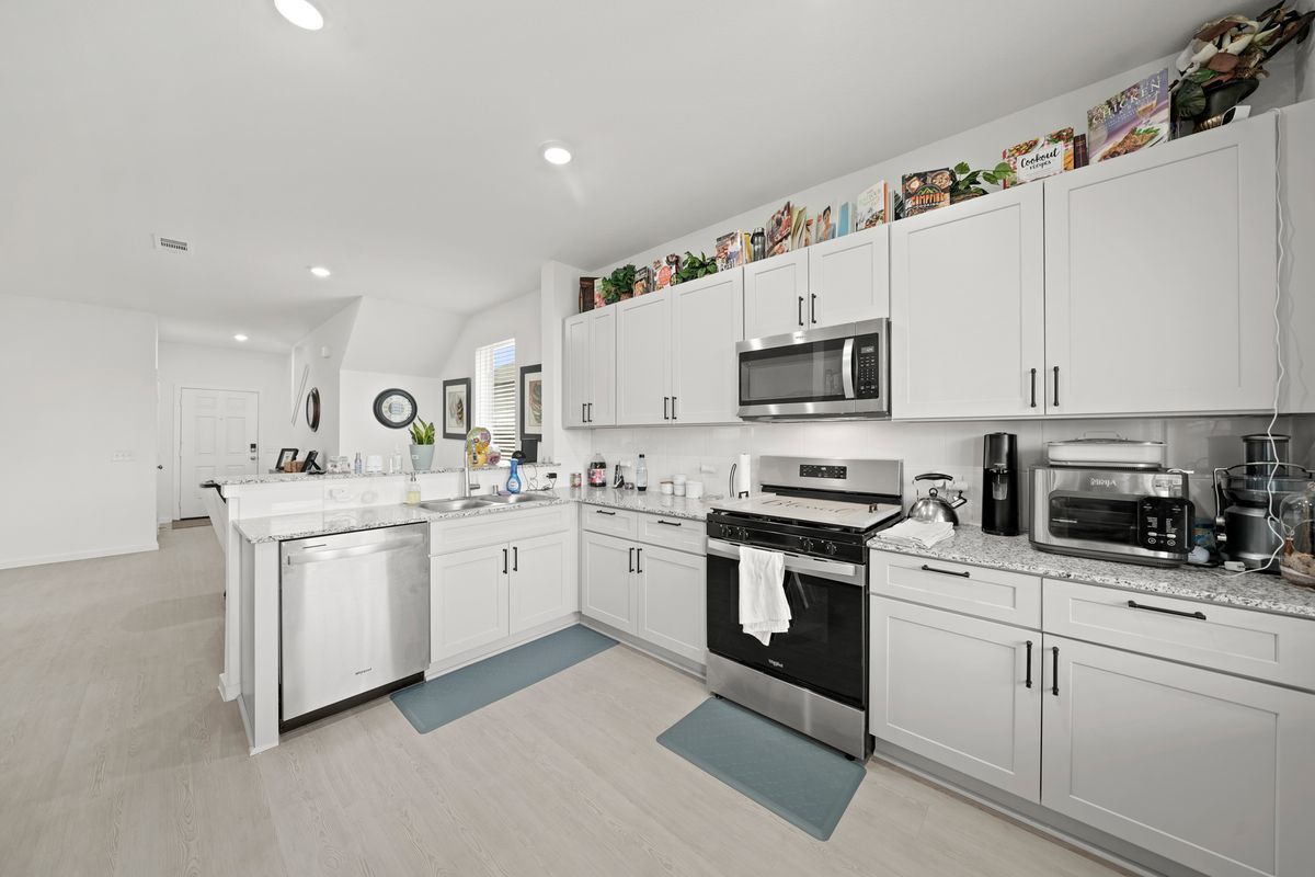 Building Photo - 26235 Arrowleaf Dr