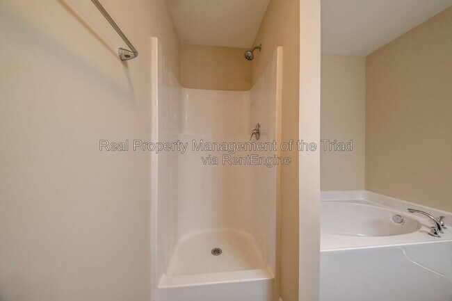 Building Photo - 832 Prince Edward Rd