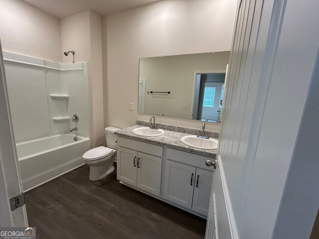 Building Photo - 850 Starbuck Parkway