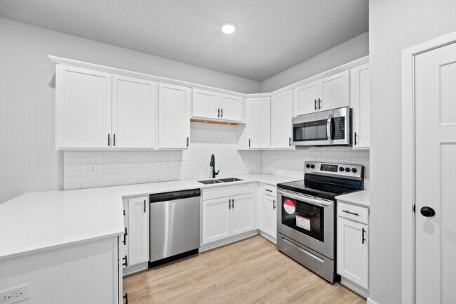 Building Photo - Townhouse for Rent