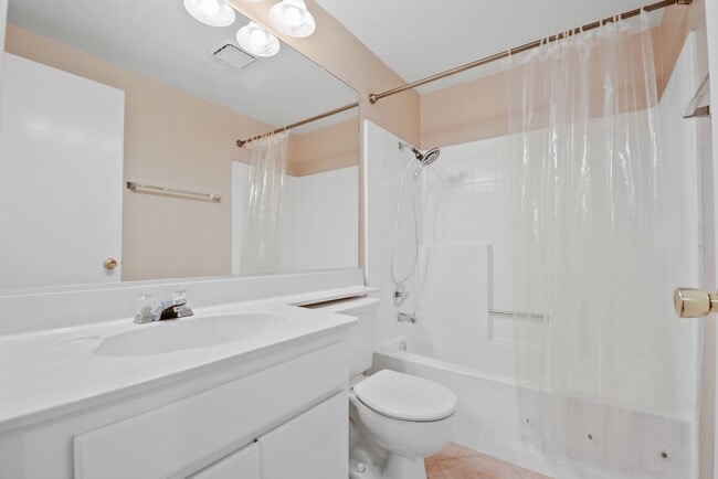 Building Photo - Modern 2BD 2.5BA Townhome with Vaulted Ceilings, Private Pergola Patio, and One-Car attached Garage