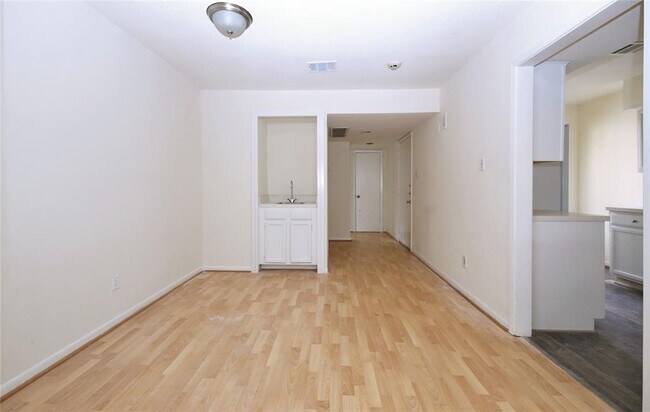 Building Photo - 777 Bering Dr