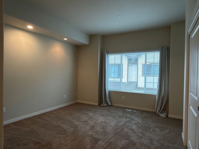 Building Photo - 28521 SW Orleans Ave