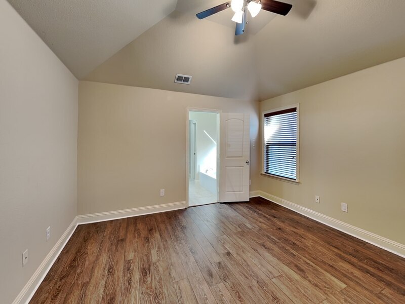 Building Photo - 5860 Burgundy Rose Dr