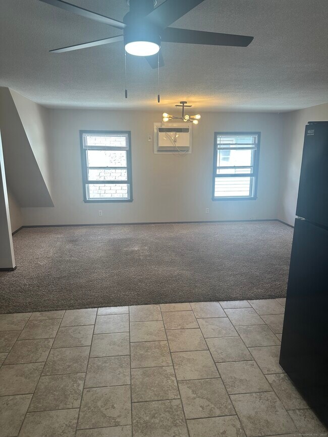 Building Photo - 94 Thompson St