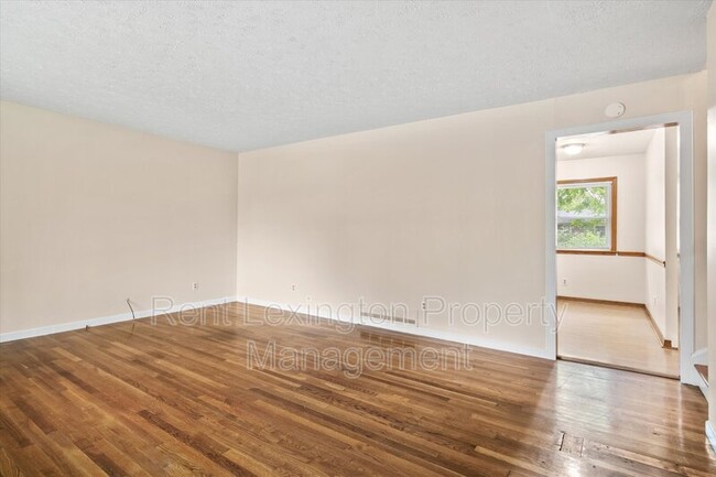Building Photo - 2168 Jasmine Dr