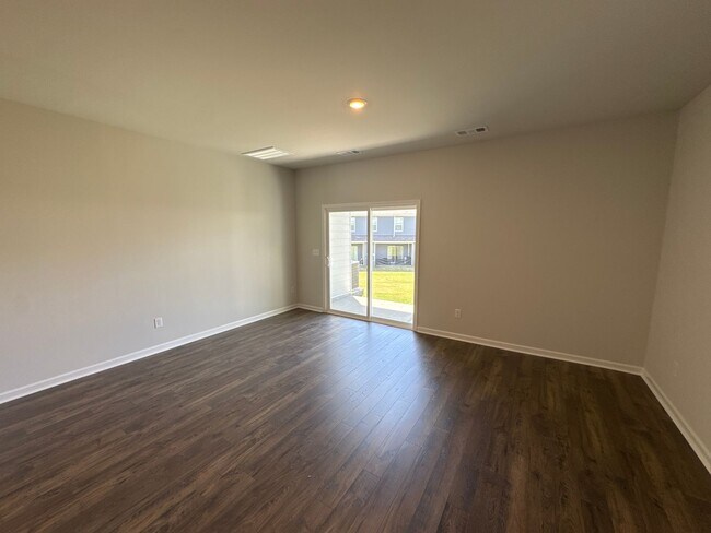 Building Photo - $500 Move-In Incentive for May Move-In!