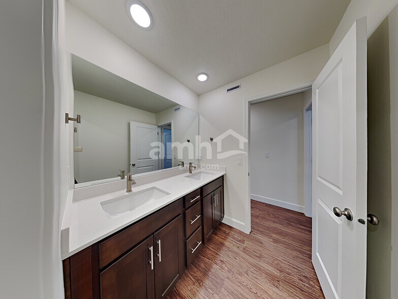 Building Photo - 11031 Kitty Hawk Rd