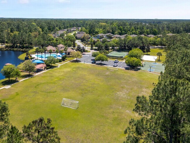 Building Photo - Beautifully Maintained home in Pool Community!