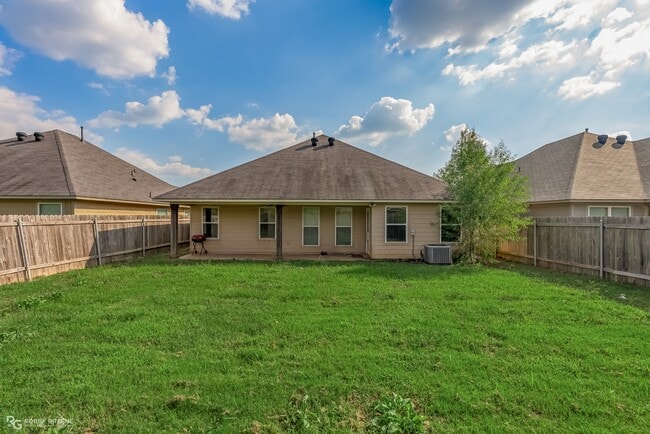 Building Photo - 1702 Avondale Ct